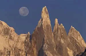 South America, Argentina, Patagonia Parque Nacional los Glaciares Moon over Cerro