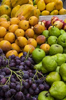Images Dated 11th April 2016: South America, Caribbean, Colombia, Cartagens, Fresh tropical fruit for sale in