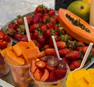 Images Dated 11th April 2016: South America, Caribbean, Colombia, Cartagens, Fresh tropical fruit for sale in