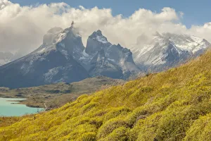 Images Dated 4th January 2017: South America, Chile, Patagonia. Lake Pehoe and The Horns mountains