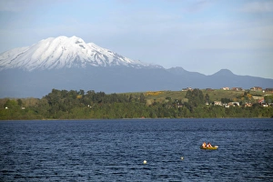 Images Dated 24th October 2010: South America, Chile, Puerto Varas. Llanquihue Lake and Mt. Calbuco