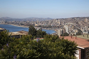 Images Dated 16th March 2009: South America, Chile, Valparaiso. Overview of city and the bay. (UNESCO World Heritage