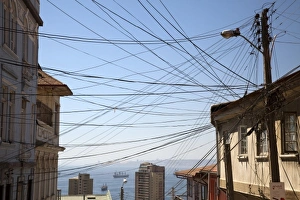 Images Dated 16th March 2009: South America, Chile, Valparaiso. Electrical wires converge in a jumble on a pole