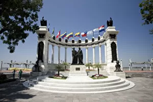 Images Dated 12th July 2007: South America, Ecuador, Guayaquil. La Rotonda monument depicts a meeting between Simon Bolivar