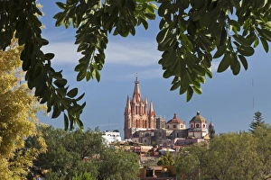 Images Dated 9th February 2011: South America, Mexico, San Miguel de Allende. Scenic of La Parroquia cathedral. Credit as