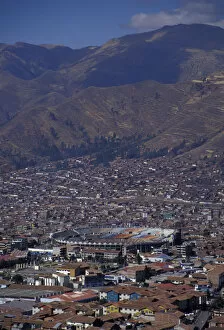 Images Dated 31st January 2005: South America, Peru, Cusco aka Cuzco, red tile roofs dominate the views of Cusco