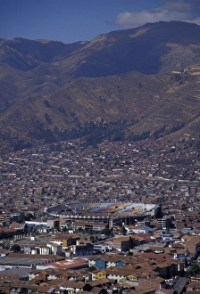 Images Dated 31st January 2005: South America, Peru, Cusco aka Cuzco, red tile roofs dominate the views of Cusco