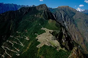 Images Dated 13th December 2005: South America, Peru, Machu Picchu, Huayna Picchu (Young Peak) - Views of Machu Picchu