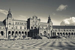 Images Dated 27th October 2011: Spain, Andalucia Region, Seville Province, Seville, buildings of the Plaza Espana