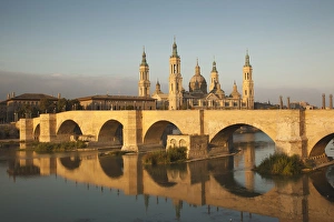 Images Dated 14th October 2011: Spain, Aragon Region, Zaragoza Province, Zaragoza, Basilica de Nuestra Senora de Pilar
