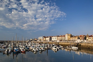 Images Dated 22nd October 2011: Spain, Asturias Region, Asturias Province, Gijon, Cimadevilla Old Town, harborfront