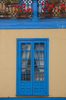 Spain, Asturias Region, Asturias Province, Oviedo, Plaza Fontan, building detail