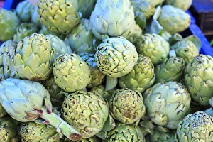 Images Dated 15th April 2017: Spain, Balearic Islands, Mallorca. Street market artichokes