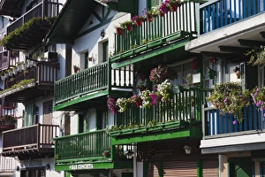 Images Dated 16th October 2011: Spain, Basque Country Region, Guipuzcoa Province, Hondarribia, La Marina, old fishermen s