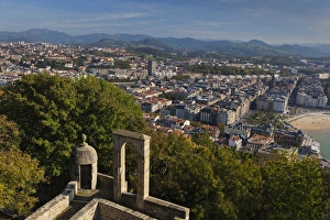 Spain, Basque Country Region, Guipuzcoa Province, San Sebastian, elevated city view