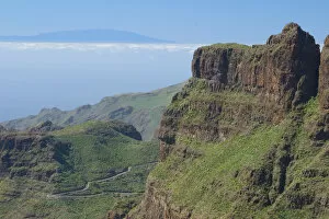 Images Dated 6th December 2005: Spain, Canary Islands, Tenerife, mountain road looking to La Gomera