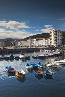 Spain, Cantabria Region, Cantabria Province, Castro-Urdiales, view of town and harbor