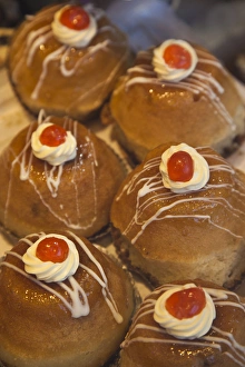 Images Dated 8th October 2011: Spain, Castilla y Leon Region, Avila Province, Avila, Yemas de Avila, Avila sweets