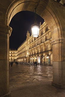 Images Dated 25th October 2011: Spain, Castilla y Leon Region, Salamanca Province, Salamanca, Plaza Mayor, arches
