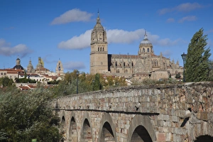 Images Dated 25th October 2011: Spain, Castilla y Leon Region, Salamanca Province, Salamanca, Salamanca Cathedrals