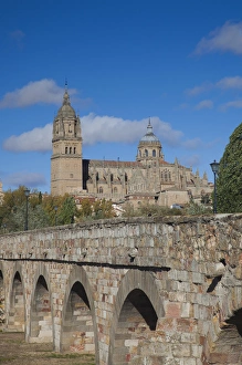 Images Dated 25th October 2011: Spain, Castilla y Leon Region, Salamanca Province, Salamanca, Salamanca Cathedrals