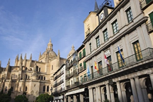 Images Dated 7th October 2011: Spain, Castilla y Leon Region, Segovia Province, Segovia, Plaza Mayor, Segovia Cathedral