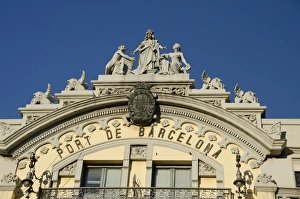 Images Dated 5th November 2010: Spain, Catalunya, Barcelona. Port Vell, historic port area buildings