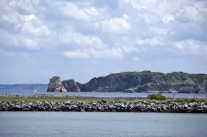 Spain, Guipuzcoa coast, Hondarribia (aka Fuenterrabia). Coastal views of the Bidasoa