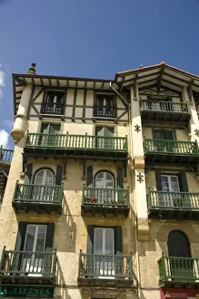 Images Dated 29th May 2008: Spain, Guipuzcoa coast, Hondarribia (aka Fuenterrabia). Typical colorful homes