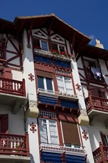 Images Dated 29th May 2008: Spain, Guipuzcoa coast, Hondarribia (aka Fuenterrabia). Typical colorful homes