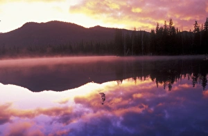 Images Dated 3rd December 2004: Sparks Lake, Deschutes National Forest, Central Oregon