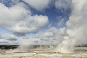 Images Dated 13th October 2017: Spasm Geyser erupting, Lower Geyser Basin, Yellowstone National Park, Montana / Wyoming