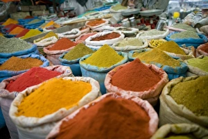 Images Dated 7th March 2005: Spices in a local market, Kabul, Afghanistan. (NGO Restrictions May Apply)