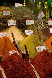 Images Dated 30th September 2005: Spices in the Spice Market, Istanbul Turkey