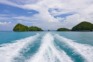 Images Dated 3rd December 2012: Splashes left by boat, Rock Islands, Palau