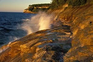 Images Dated 10th August 2004: Splashing Wave on Gerlachs Point; Pictured Rocks National Lakeshore; Munising