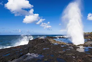Images Dated 2nd July 2006: Spouting Horn, Po ipu area, Island of Kauai, Hawaii USA