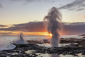 Images Dated 22nd May 2020: The Spouting Horn at sunset near Poipu in Kauai, Hawaii, USA