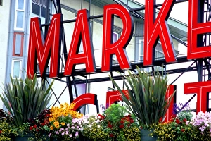 Images Dated 15th November 2007: Spring at Seattles famed Pike Street Public Market