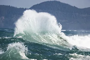 Images Dated 22nd April 2006: Spring Storm, breaking waves, Cape Kiwanda State Park, Oregon Coast, USA, Late Spring