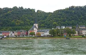 Images Dated 2027: St Goar St Goarhausen Germany wine country village on Rhine River