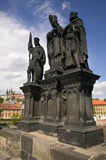 Images Dated 4th May 2004: statue on Charles bridge, Czech Republic, prague
