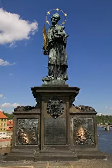 Images Dated 4th May 2004: statue on Charles bridge, Czech Republic, prague