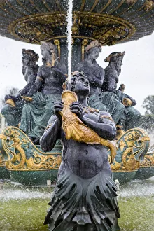 Images Dated 5th September 2016: Statue in Fountain. Place de la Concorde. Paris