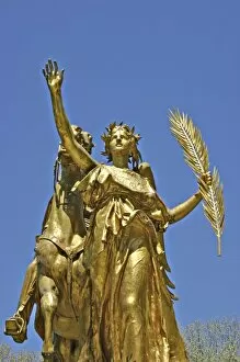 Images Dated 15th April 2005: Statue in Grand Army Plaza Central Park, New York City, NY, USA