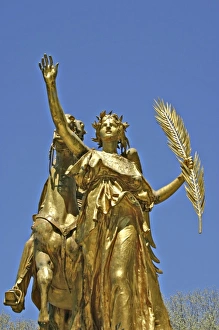 Images Dated 15th April 2005: Statue in Grand Army Plaza Central Park, New York City, NY, USA