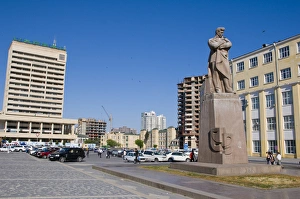 Images Dated 27th May 2010: Statue of Nizami, Baku, Azerbaijan