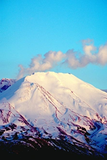 Images Dated 13th September 2005: Steam erupts from Mt. St. Helens at dusk, April 19, 2005