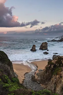 Images Dated 3rd March 2018: Stream flowing into the Pacific Ocean at Soberanes Point with the coastline in view
