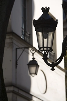 Images Dated 30th March 2006: Street lamp, left bank, Paris, France